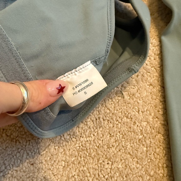 Vuori light blue workout set - Picture 6 of 7